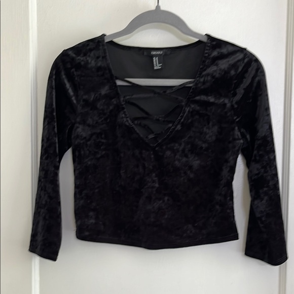 Black Crushed Velvet Criss Cross V-Neck Crop Top Size Medium - Picture 2 of 9